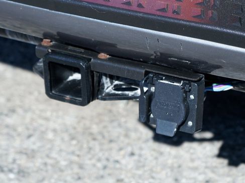 Used 2022 Nissan Titan SV image 43