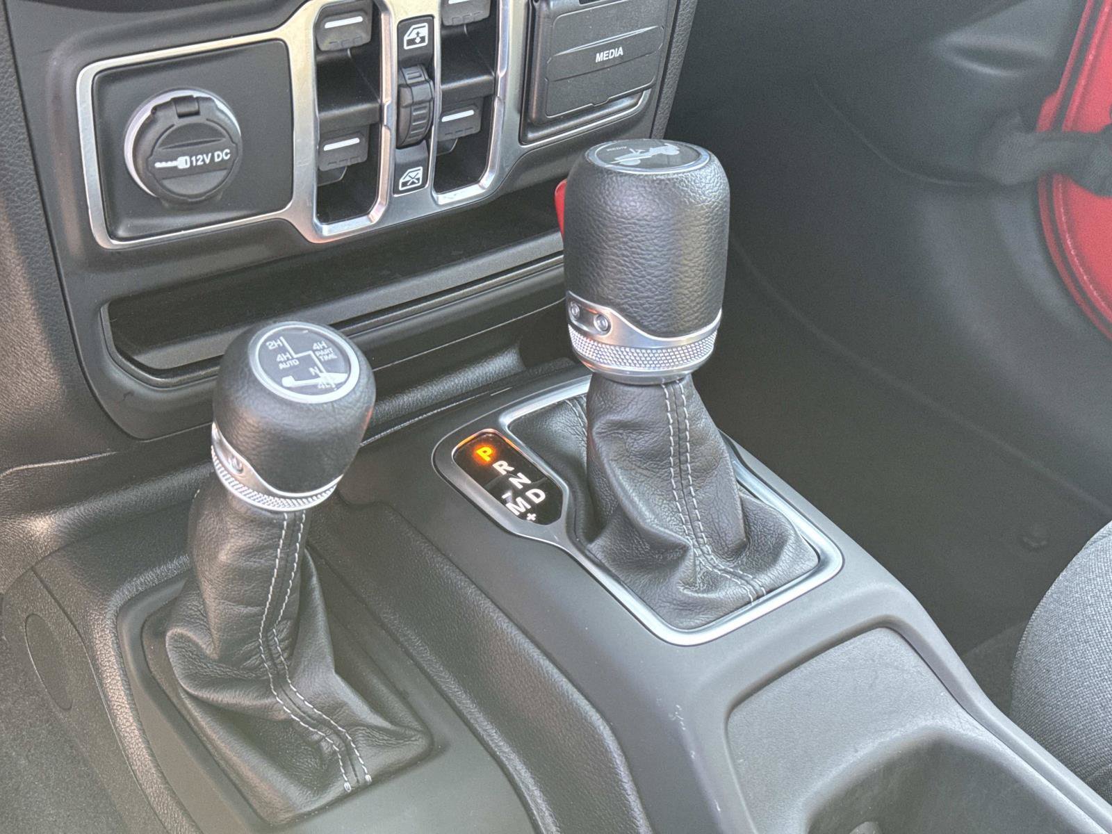 Used 2025 Jeep Wrangler Unlimited Sahara w/ Safety Group AWD/4WD image 25
