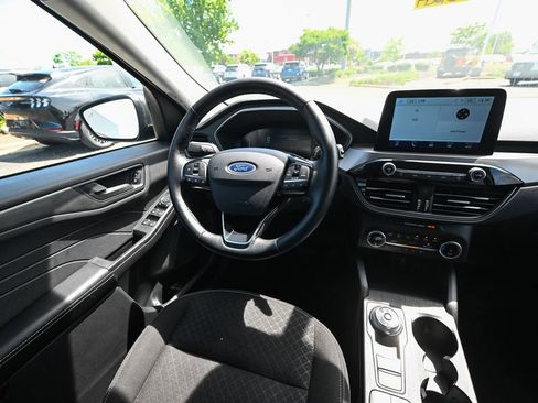 Used 2025 Ford Escape Active w/ Cold Weather Package AWD/4WD image 32