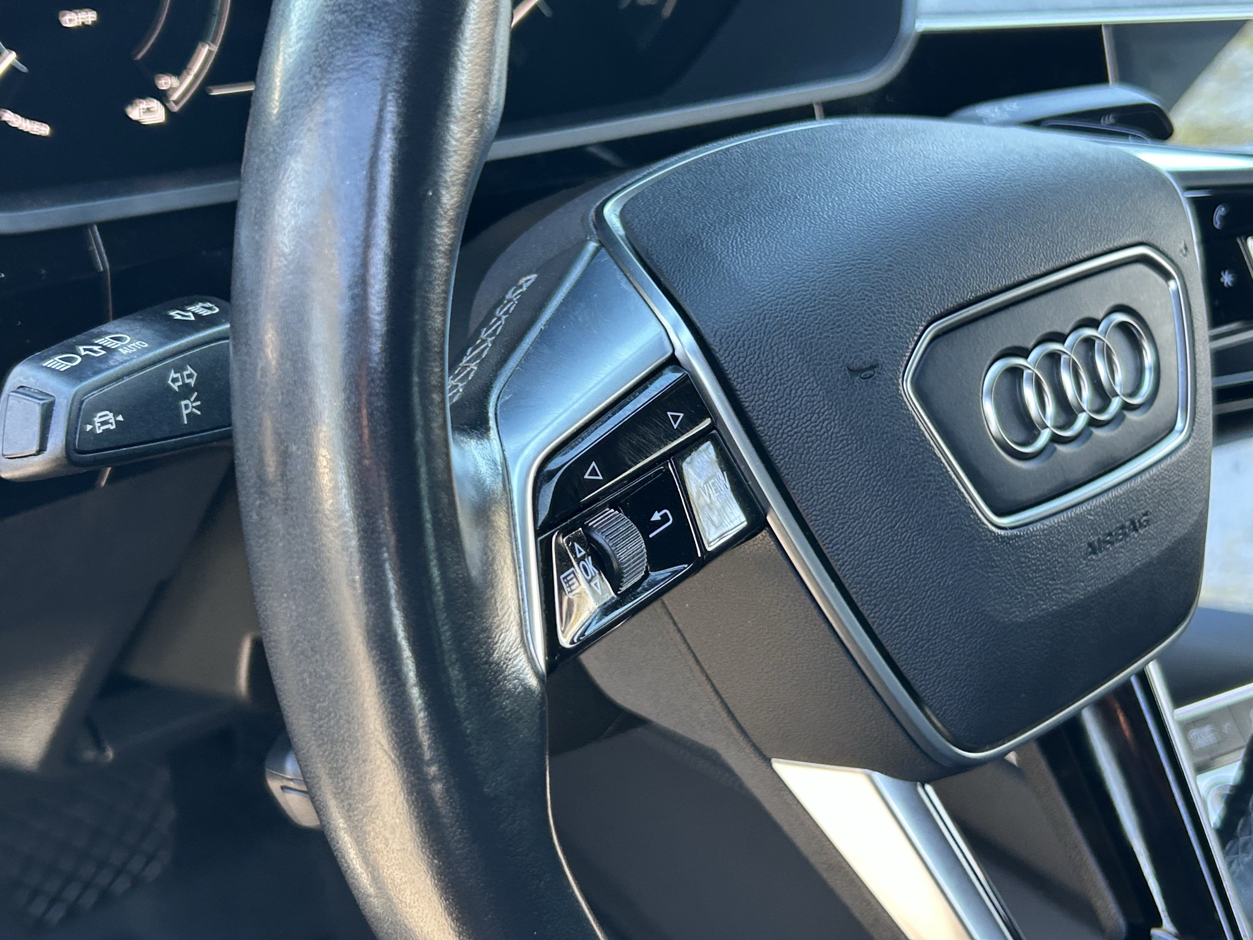 Used 2024 Audi Q8 e-tron Premium AWD/4WD image 28