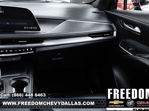 Used 2025 Cadillac XT4 Premium Luxury image 30