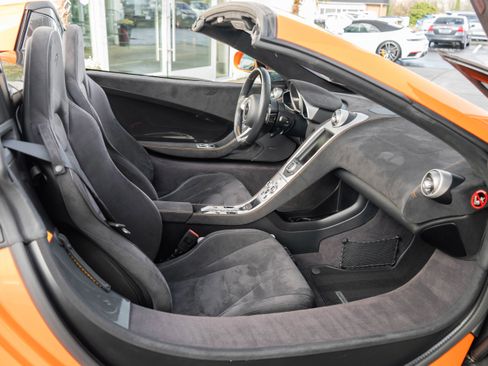 Used 2015 McLaren 650S Spider image 33