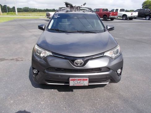 Used 2017 Toyota RAV4 XLE AWD/4WD image 9