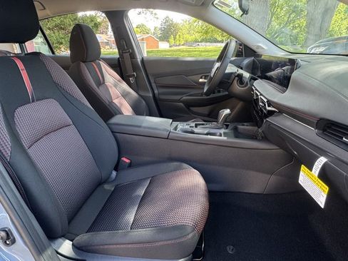New 2026 Nissan Sentra SR w/ Floor Mat Package FWD image 6