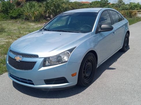 Used 2011 Chevrolet Cruze LS w/ Connectivity Package FWD image 2