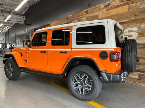New 2026 Jeep Wrangler Unlimited Sahara w/ Whitecap Package AWD/4WD image 22