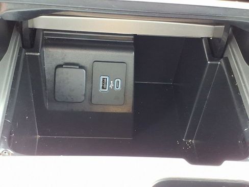 Used 2023 Ford Explorer XLT w/ Equipment Group 202A AWD/4WD image 18