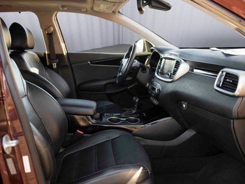 Used 2019 Kia Sorento SX image 18