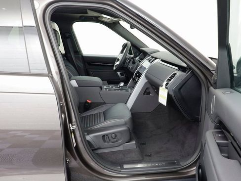 New 2025 Land Rover Discovery S image 19