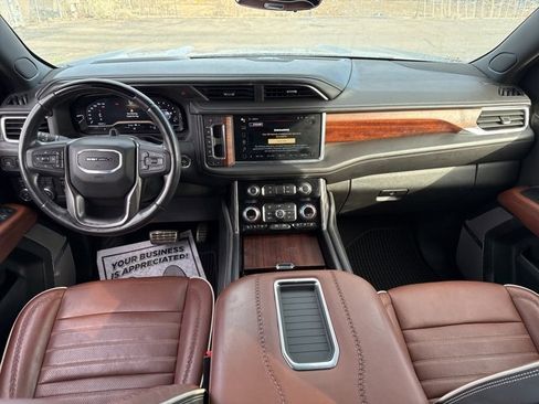 Used 2023 GMC Yukon XL Denali Ultimate image 9