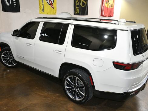 Used 2022 Jeep Wagoneer Series III w/ Premium Group I image 80