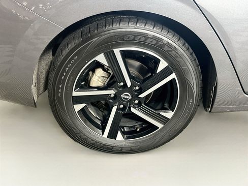Used 2024 Nissan Sentra SV FWD image 11