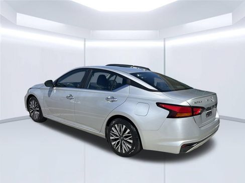 Used 2024 Nissan Altima 2.5 SV FWD image 5