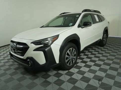 Certified 2025 Subaru Outback Premium w/ Popular Package #1A image 3