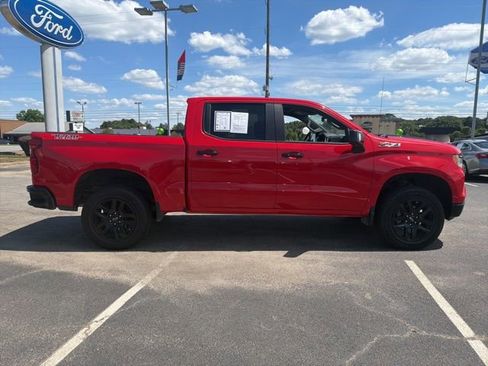 Used 2022 Chevrolet Silverado 1500 LT Trail Boss w/ LT Trail Boss Premium Package AWD/4WD image 2