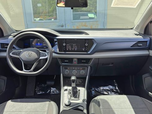 Used 2022 Volkswagen Taos SE w/ Panoramic Sunroof Package AWD/4WD image 11