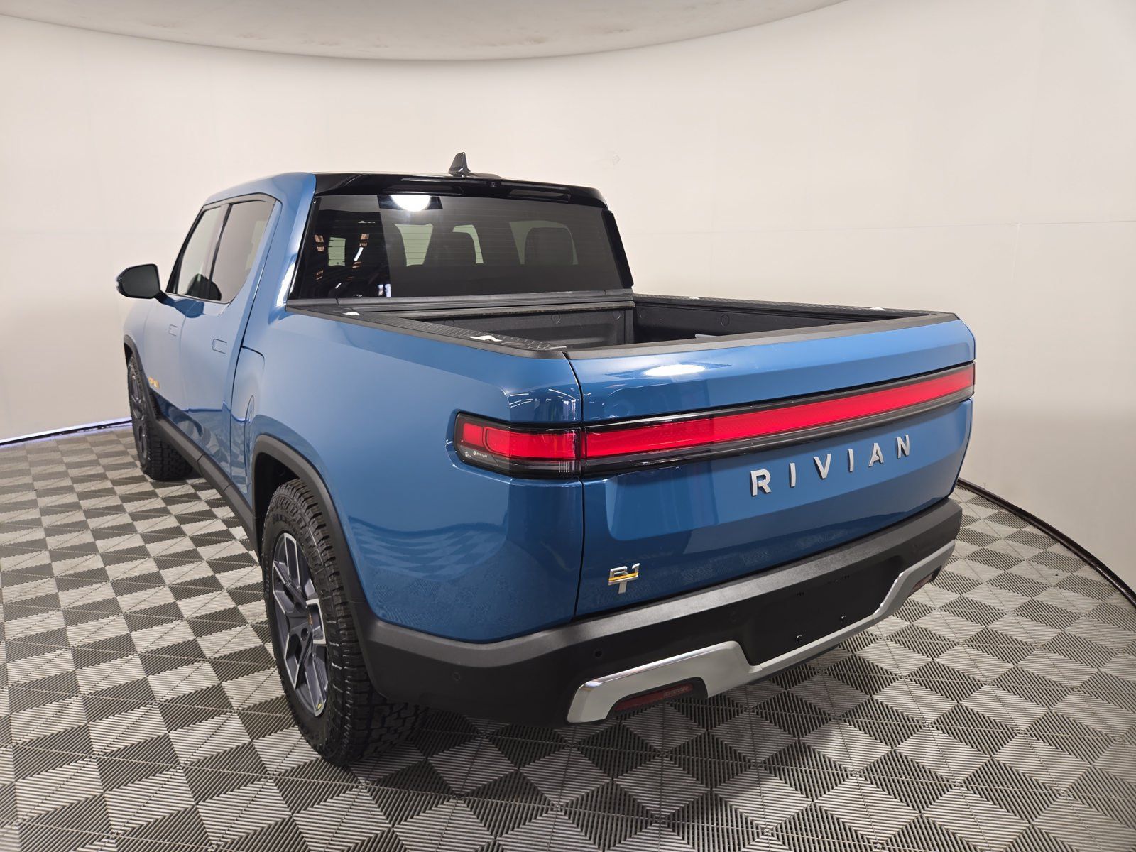 Used 2022 Rivian R1T Launch Edition AWD/4WD image 3