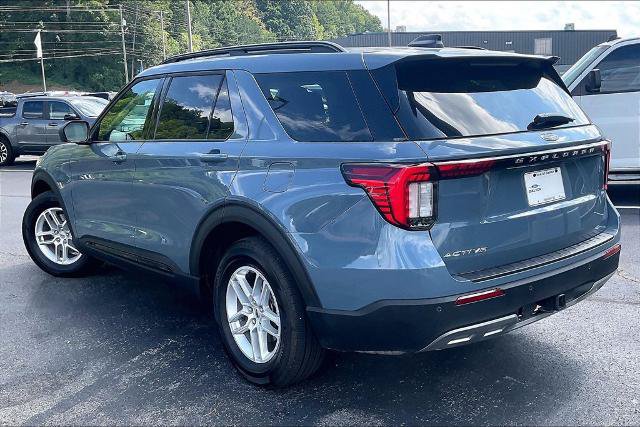 Certified 2026 Ford Explorer Active w/ Active Comfort Package RWD image 3