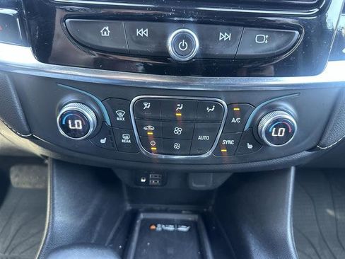 Used 2023 Chevrolet Traverse LT w/ LT Premium Package image 17