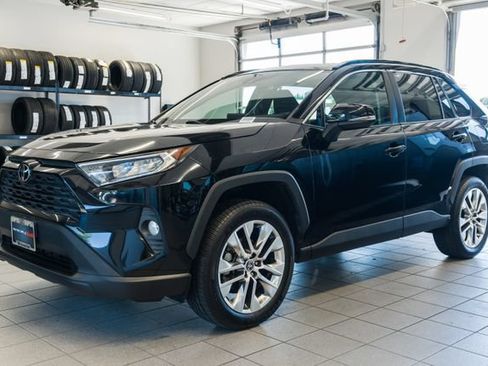 Used 2021 Toyota RAV4 XLE Premium AWD/4WD image 3