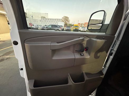 Used 2022 GMC Savana 2500 w/ Driver Convenience Package RWD image 17