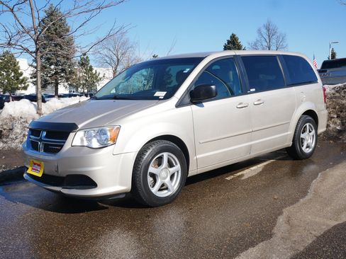 Used 2013 Dodge Grand Caravan SE image 3