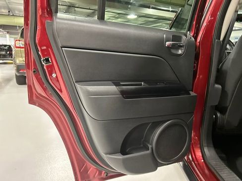 Used 2014 Jeep Patriot Latitude w/ Sun/Sound Group image 19