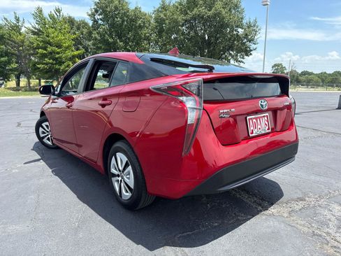 Used 2016 Toyota Prius Four FWD image 6