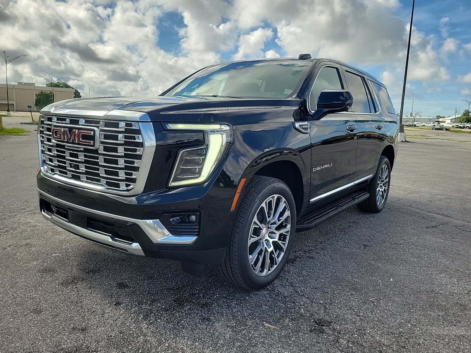 New 2026 GMC Yukon Denali RWD image 2