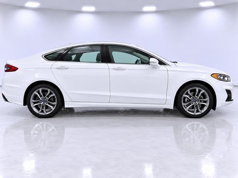 Used 2019 Ford Fusion SEL FWD image 3