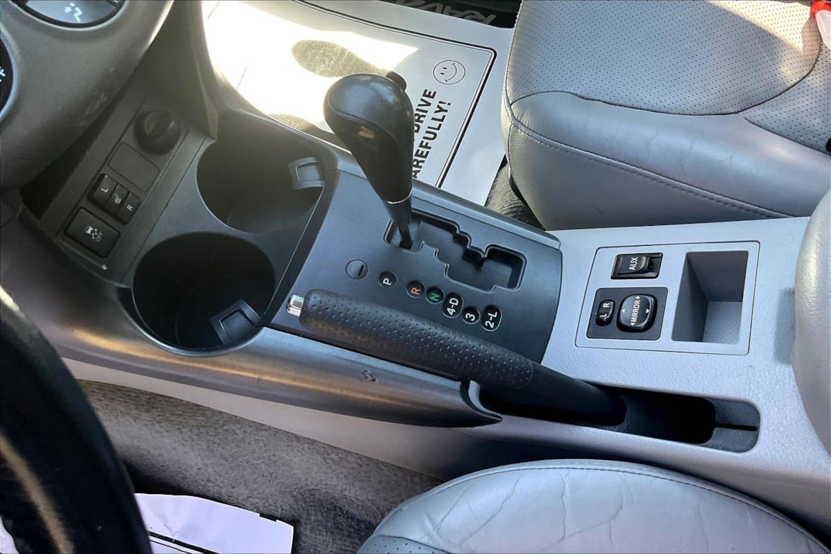 Used 2011 Toyota RAV4 Limited AWD/4WD image 17
