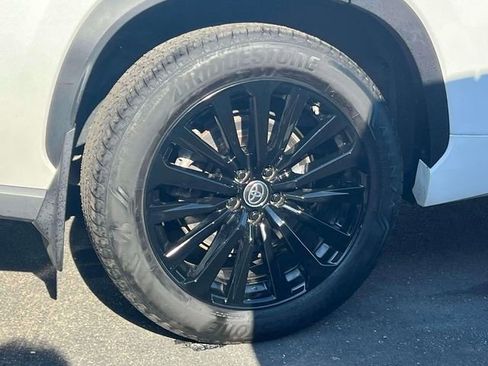 Used 2023 Toyota Highlander XSE image 12