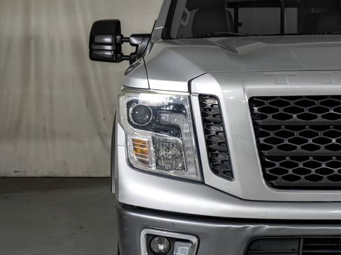 Used 2019 Nissan Titan PRO-4X image 39