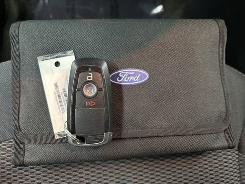 Used 2018 Ford Explorer XLT image 36