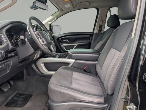 Used 2021 Nissan Titan SV w/ SV Convenience Package RWD image 17