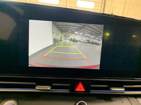 Used 2025 Hyundai Elantra Limited image 5