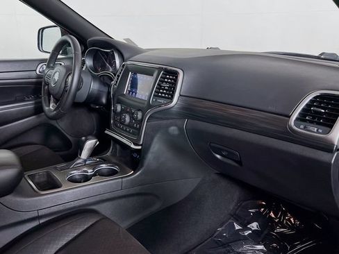 Used 2021 Jeep Grand Cherokee Laredo AWD/4WD image 35
