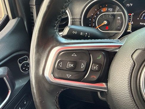 Used 2018 Jeep Wrangler Unlimited Sahara w/ Dual Top Group AWD/4WD image 15