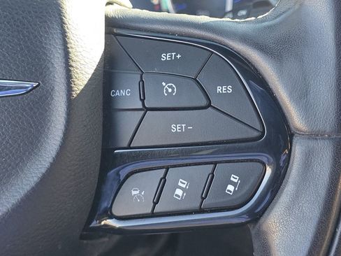 Used 2022 Chrysler Pacifica Limited w/ S Appearance Package image 14