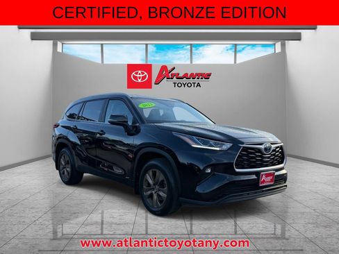 Certified 2023 Toyota Highlander Bronze Edition AWD/4WD image 1