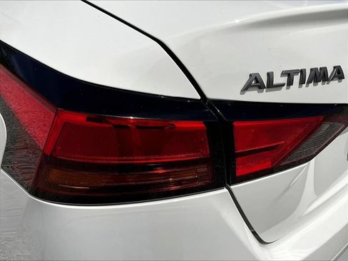 Used 2025 Nissan Altima 2.5 SV FWD image 24