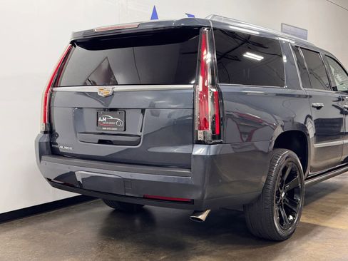 Used 2019 Cadillac Escalade ESV Premium Luxury image 6