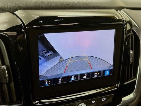 Used 2023 Chevrolet Traverse Premier image 15