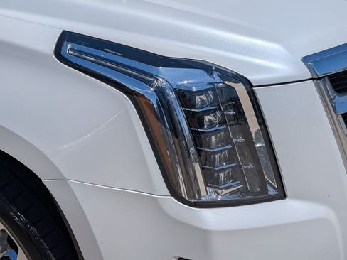 Used 2020 Cadillac Escalade Premium Luxury AWD/4WD image 11
