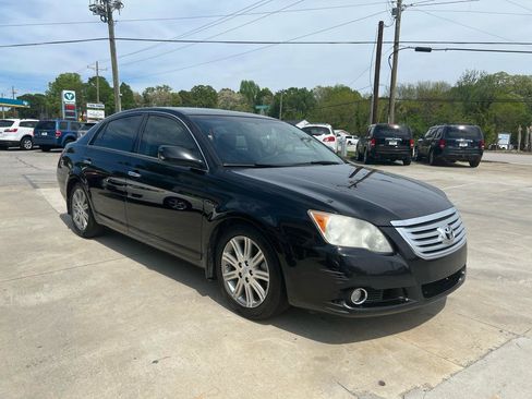 Used 2010 Toyota Avalon Limited image 1