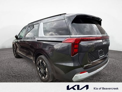 Used 2025 Kia Carnival EX FWD image 7