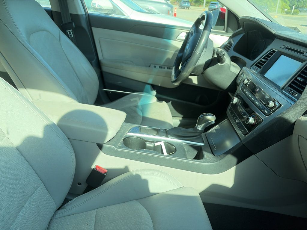 Used 2017 Hyundai Sonata Sport w/ Value Edition Package 02 FWD image 3