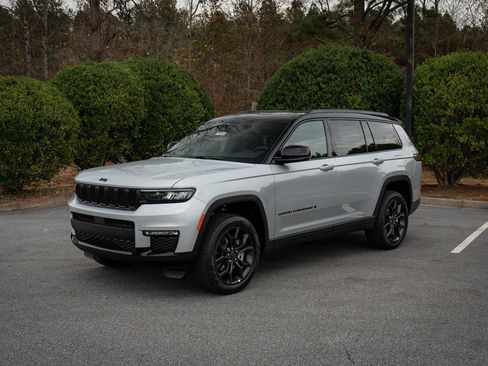 New 2025 Jeep Grand Cherokee L Limited AWD/4WD image 3