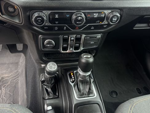 Used 2024 Jeep Wrangler Sport S image 19