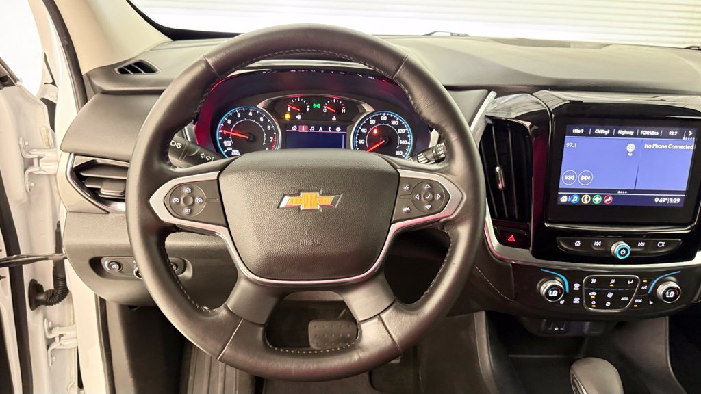 Used 2021 Chevrolet Traverse LT FWD image 3
